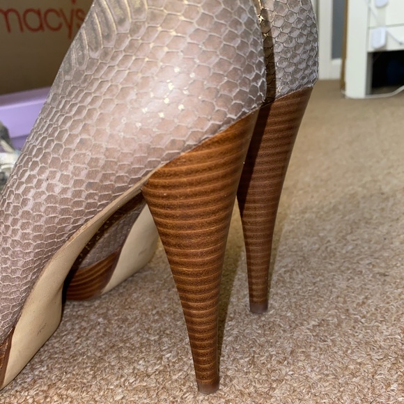 Guess pump - Picture 3 of 4